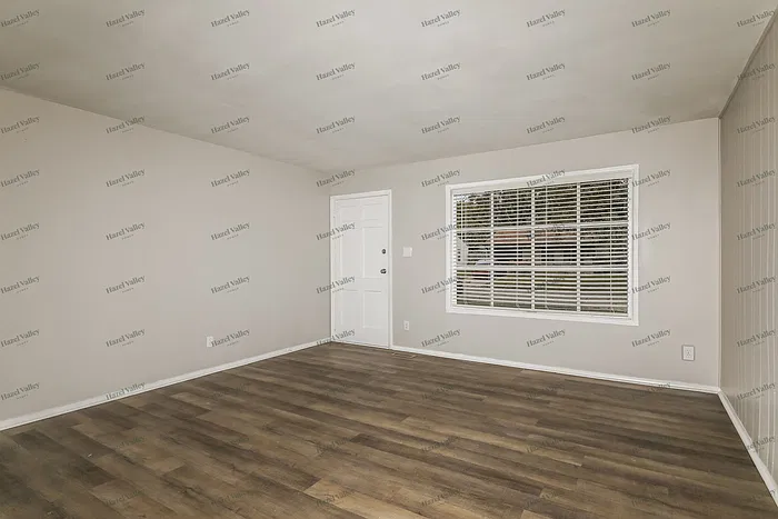 3 bed, 1.0 bath, 1181 sqft, $1,430 — Photo 4