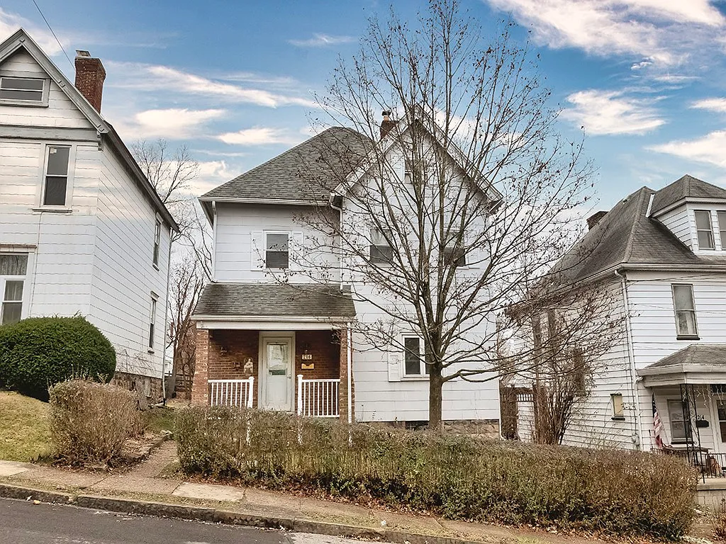 216 Locust St photo 1