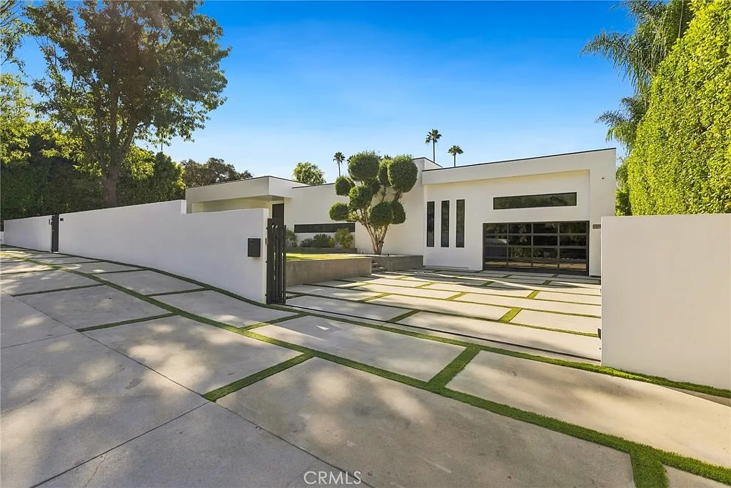 5 bed, 5.5 bath, 4417 sqft, $22,000 — Photo 4