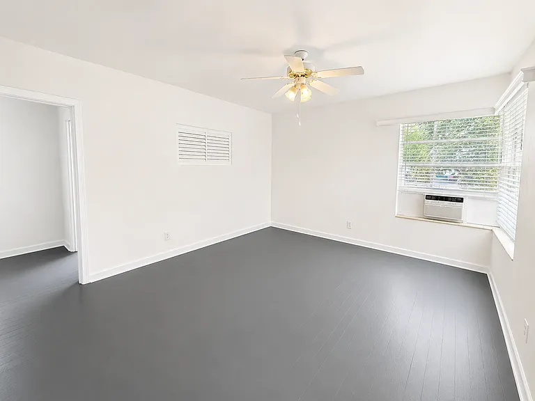 306-314 N Lakeside Ct — Photo 14