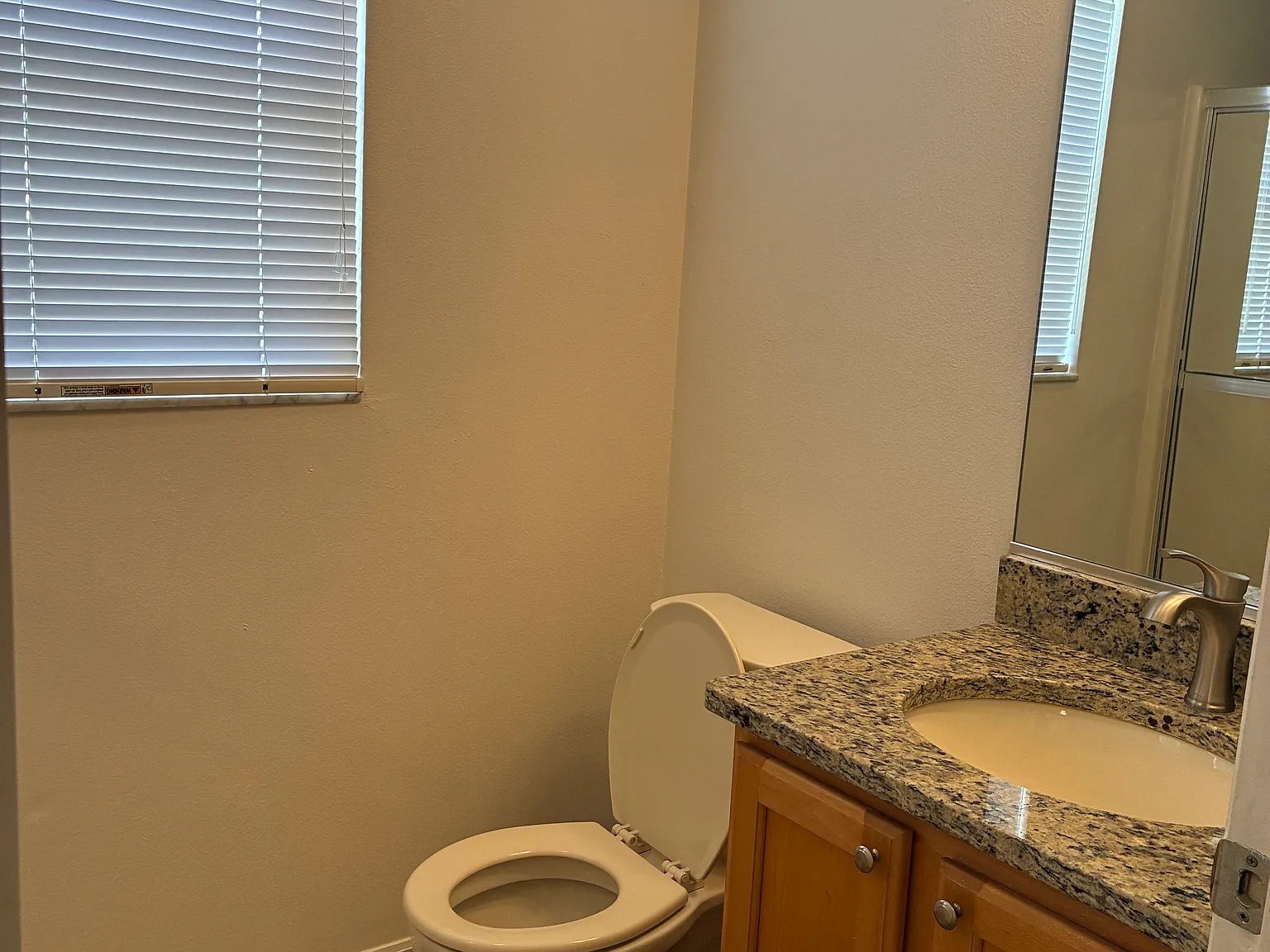 3 bed, 2186 sqft, $2,300 — Photo 4