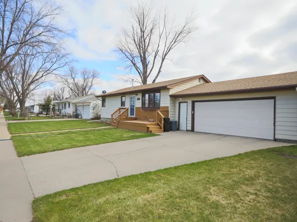 524 Kettering Dr, Aberdeen, SD 57401