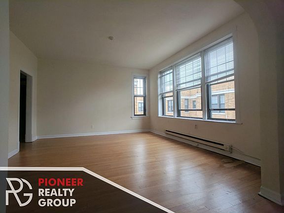 3rd image of 719 W Barry Ave #721A3