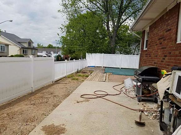 5th image of 243 Amber St