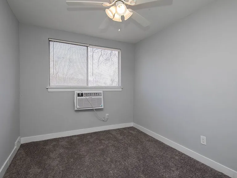10th Street Apartments — Photo 8