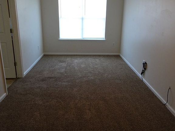 5th image of 335 Circuit Ln
