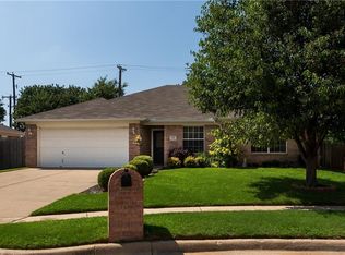 215 Carlsbad Dr, Mansfield, TX 76063