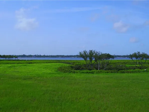 2105 4th St E, Palmetto, FL 34221