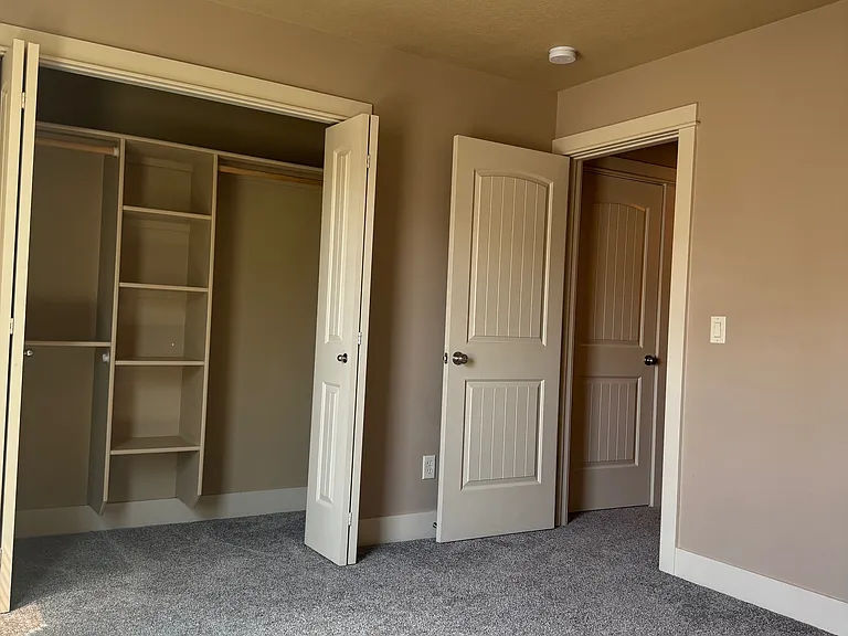 894 E Shadow Creek Ln — Photo 21