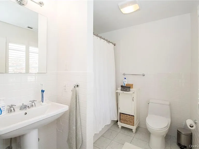 4 Dalphin Dr — Photo 18