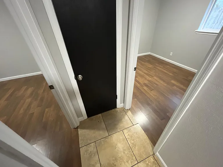 9405 Enid St — Photo 32