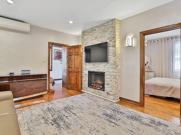 4th image of 4202 Highland Ave