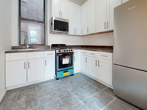 3rd image of 139 W 28th St APT 4E