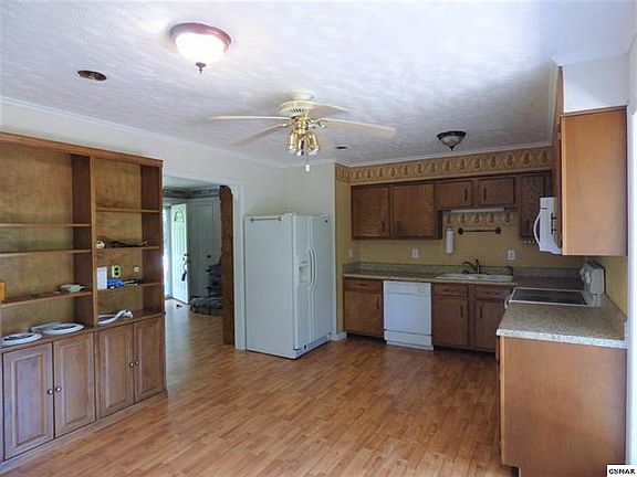 3rd image of 2233 Henderson Springs Rd