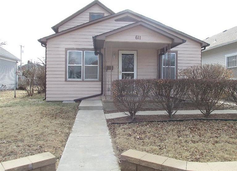 1st image of 611 NW 4th St
