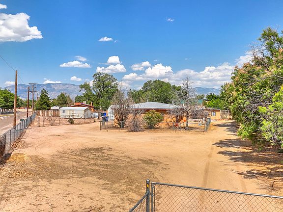 3rd image of 5324 Guadalupe Trl NW