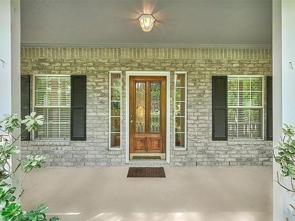 3rd image of 22410 Meadowsweet Dr