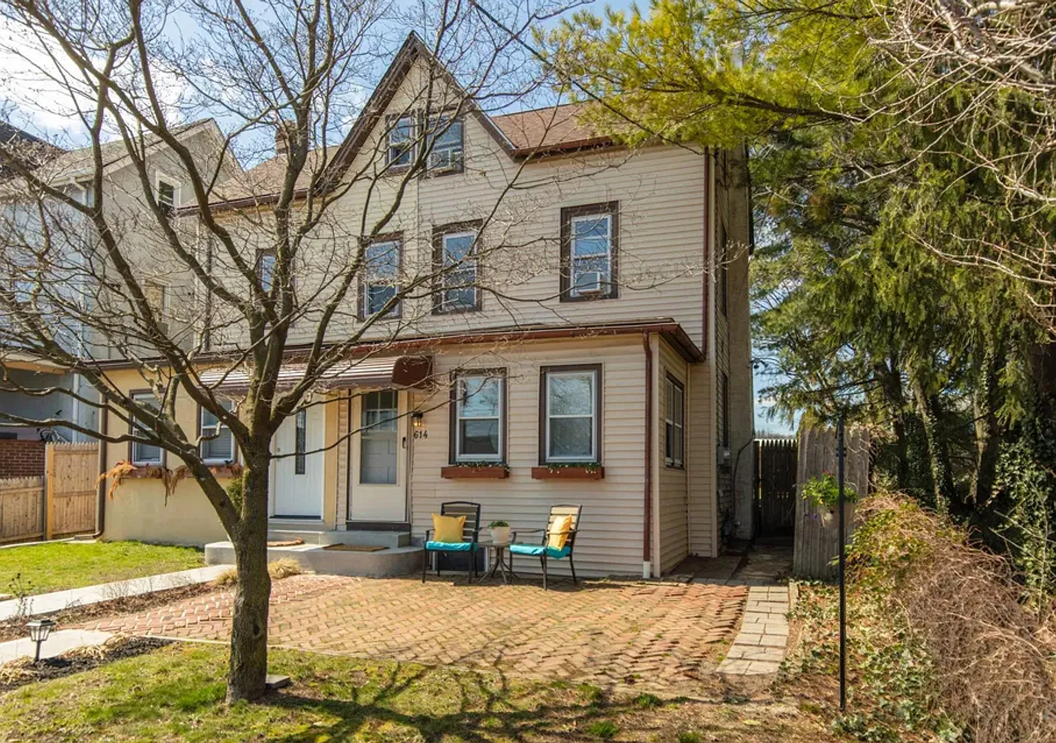 614 Roosevelt Ave, 4 bedrooms, 2 bathrooms Home — Photo 4