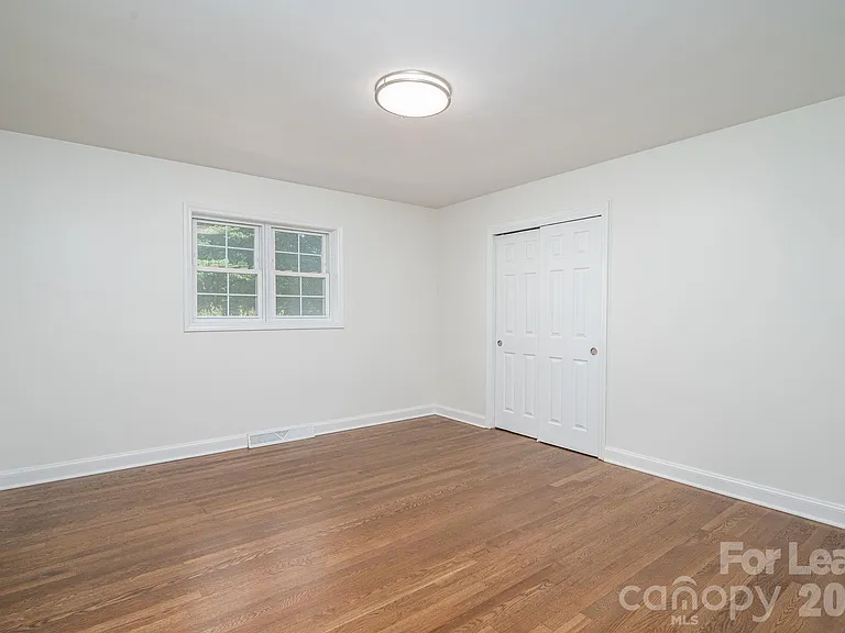 2020 Helen Dr — Photo 31