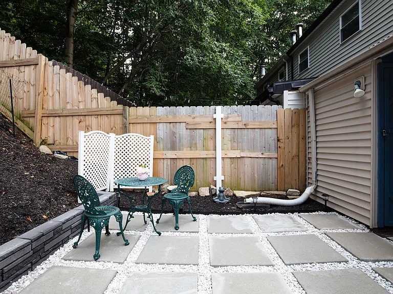 1026 Fox Run — Photo 38