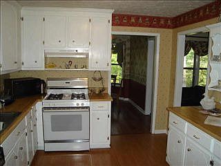 4th image of 907 Lebanon Pl