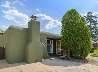 1005 Calle Vianson, Santa Fe, NM 87507