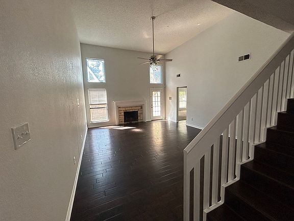 2nd image of 10 Tamarisk Cir