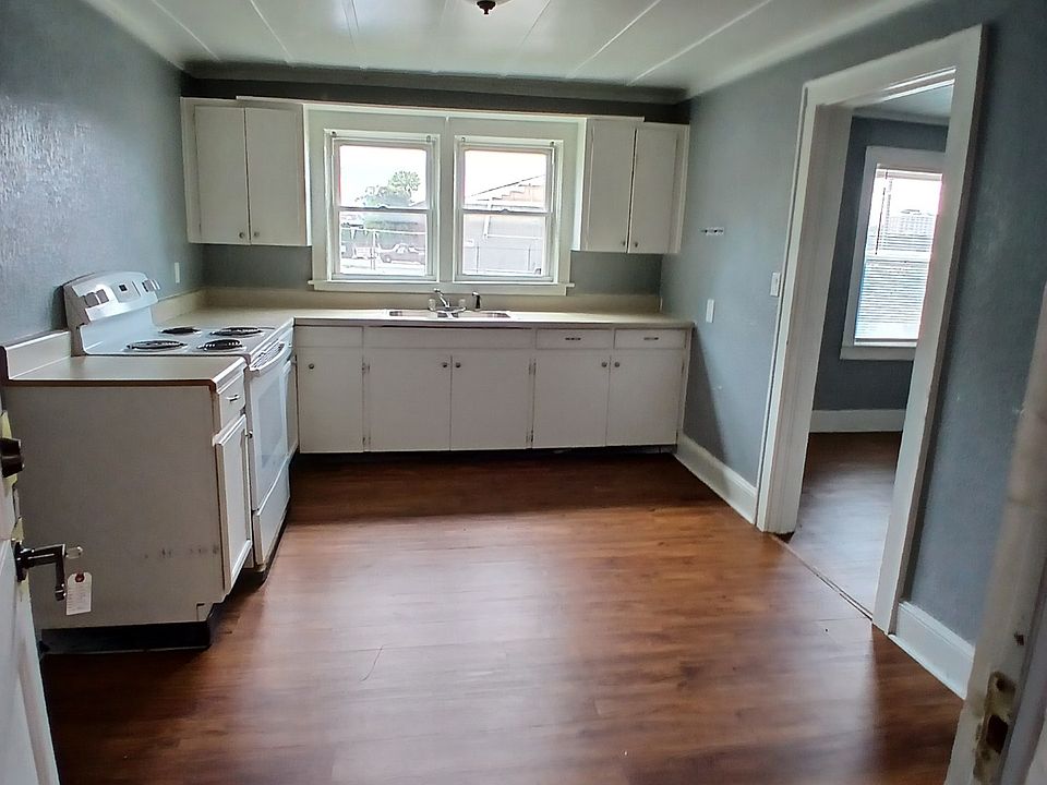 2nd image of 440 Trunk St NE #3