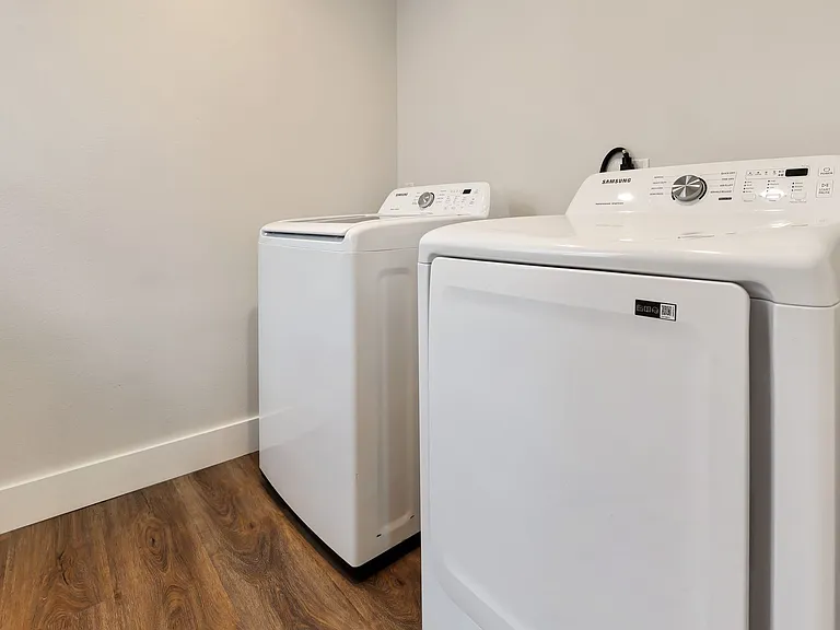 2066 Roselawn St — Photo 22