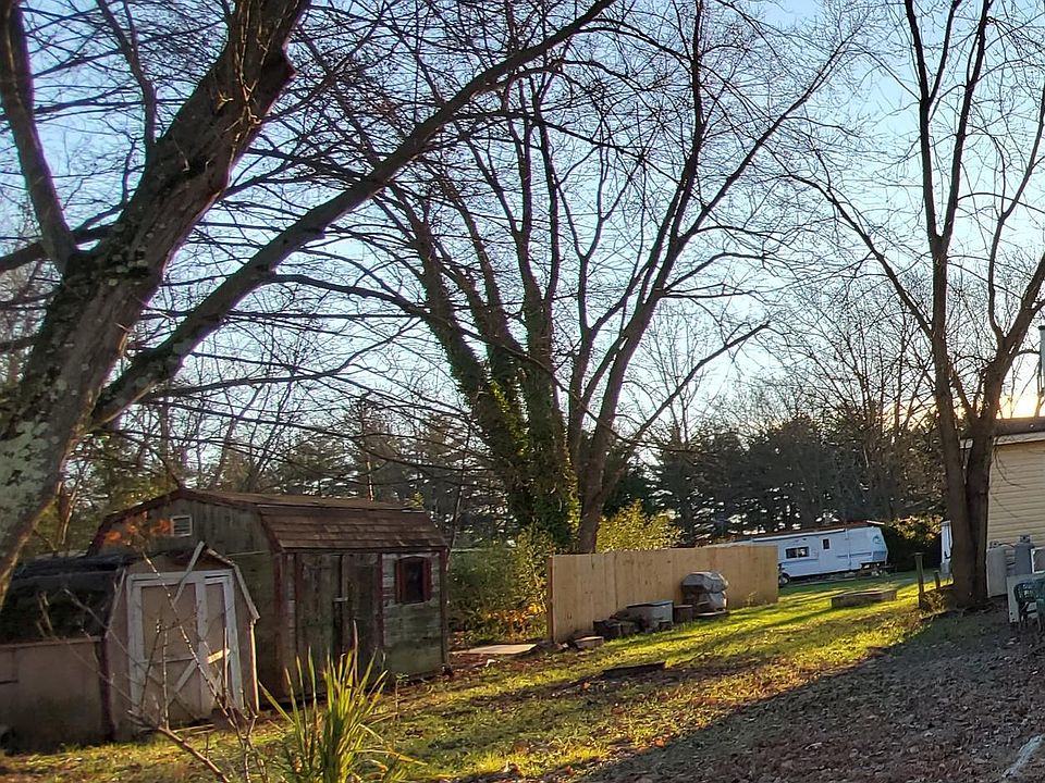 2nd image of 220 Leota Ln #3