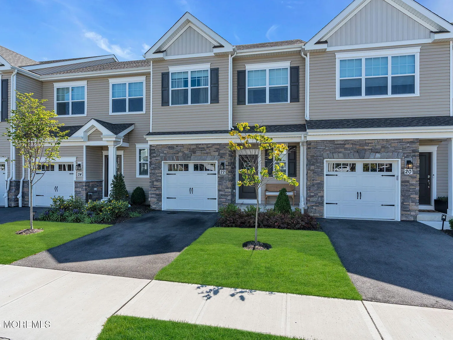 3 bed, 2.5 bath, 1712 sqft, $3,900 — Photo 2