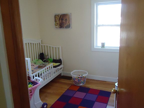 5th image of 1425 Herrick Ave NE
