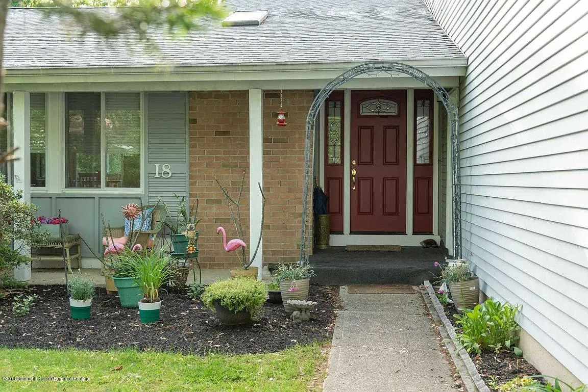 18 Winchester Dr photo 1