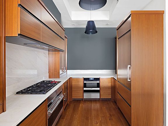 5th image of 150 Charles St APT 3HN
