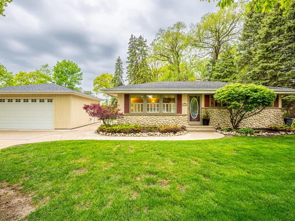 5081 South 67th STREET, Greenfield, WI 53220