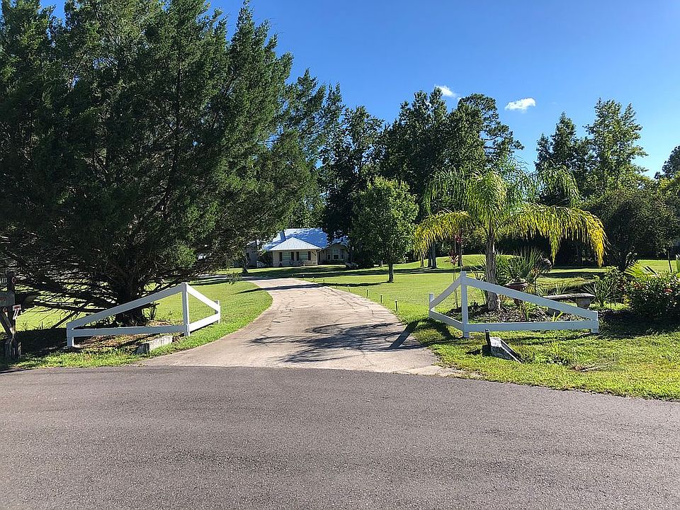 2nd image of 4413 Carolyn Ln