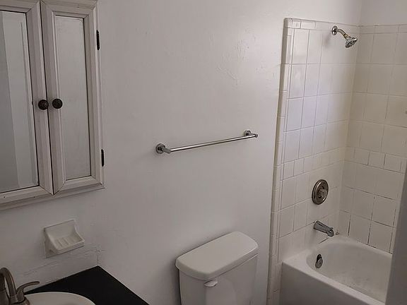 5th image of 2103 Lowry Ave #A