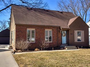 732 11th St, West Des Moines, IA 50265