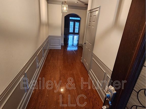 3rd image of 3365 Regent Pl SW