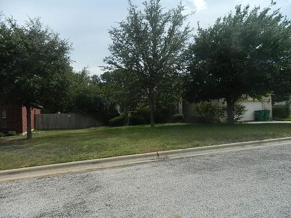 2nd image of 805 Cottonbowl Dr