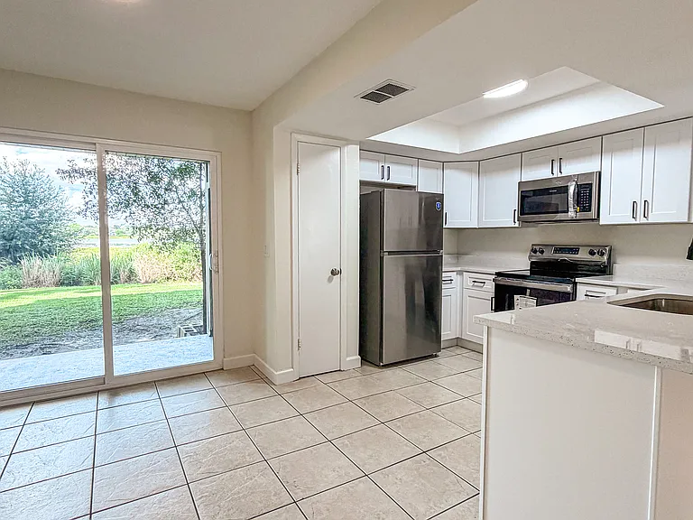 213 McKay Dr #J — Photo 4