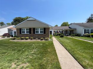 46 Freedom Ln, Coram, NY 11727