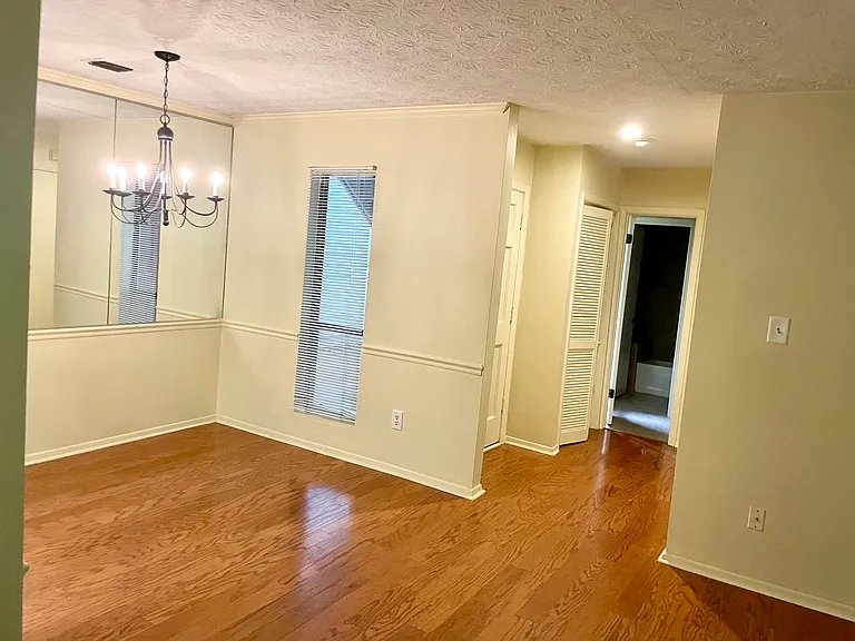 702 Tuxworth Cir — Photo 3