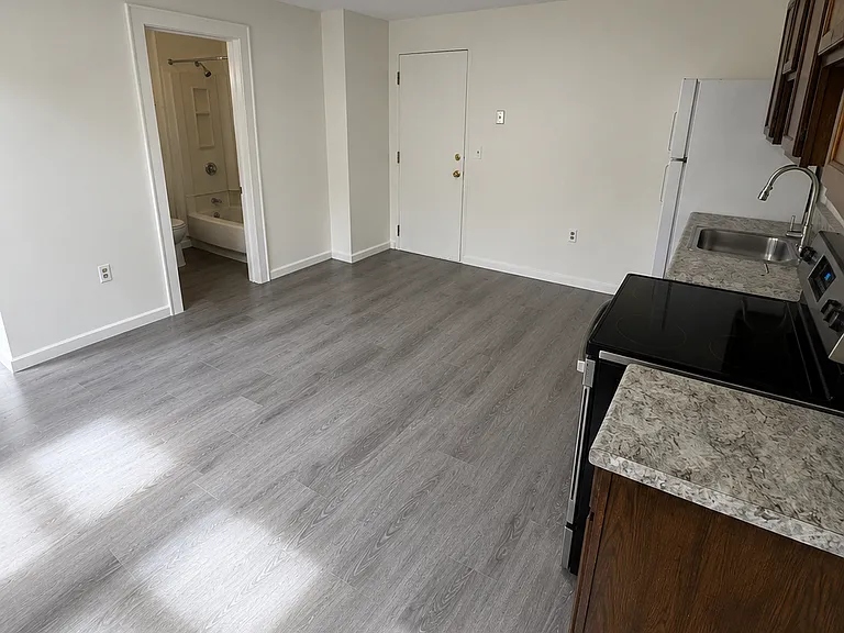 41 Rapallo Ave #2B — Photo 7