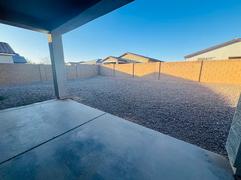 272 E Hawaii Dr — Photo 11