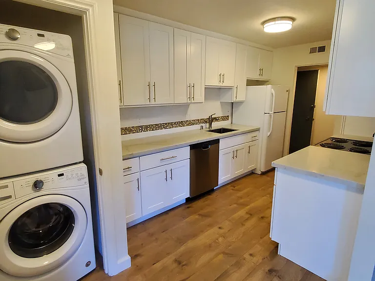 Country Sharon Apartments — Photo 8