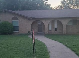 105 S Valley St, Red Oak, TX 75154