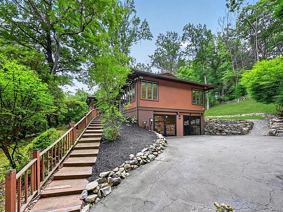 5th image of 9 Tamarack Lane