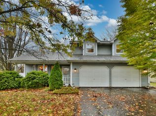 519 Pinewood Dr, North Aurora, IL 60542