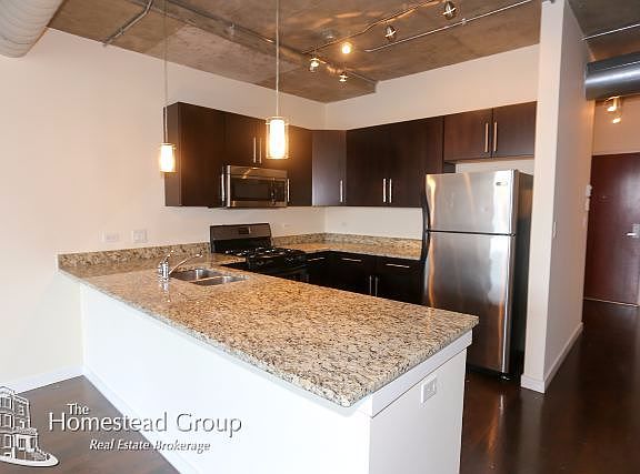 2nd image of 1610 W Fullerton Ave #309THIRDFL